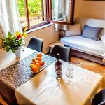 Gasthof Comfort And Affordable Slavica Pula