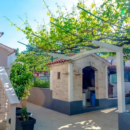 Comfort And Affordable Slavica Konukevi 3*