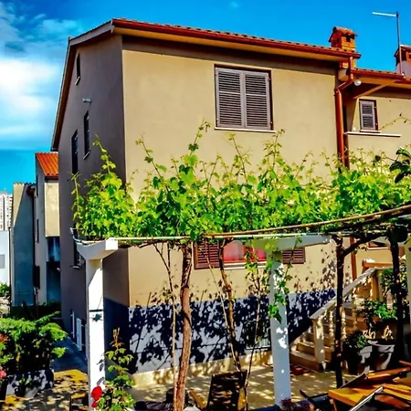 Comfort And Affordable Slavica 3* Pola
