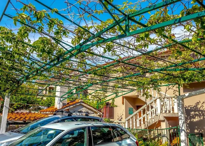 Comfort And Affordable Slavica 3* Pola
