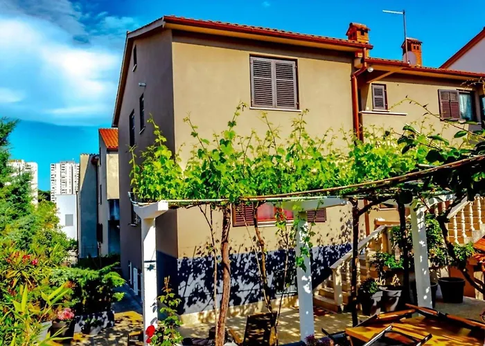 Comfort And Affordable Slavica 3* Póla