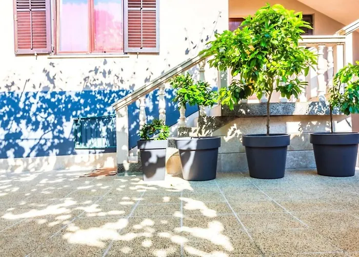 בית הארחה Comfort And Affordable Slavica פולה