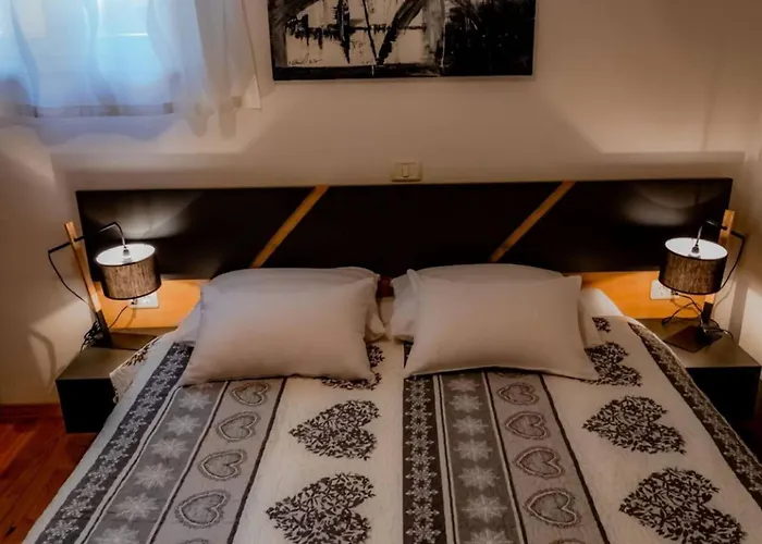 Comfort And Affordable Slavica בית הארחה