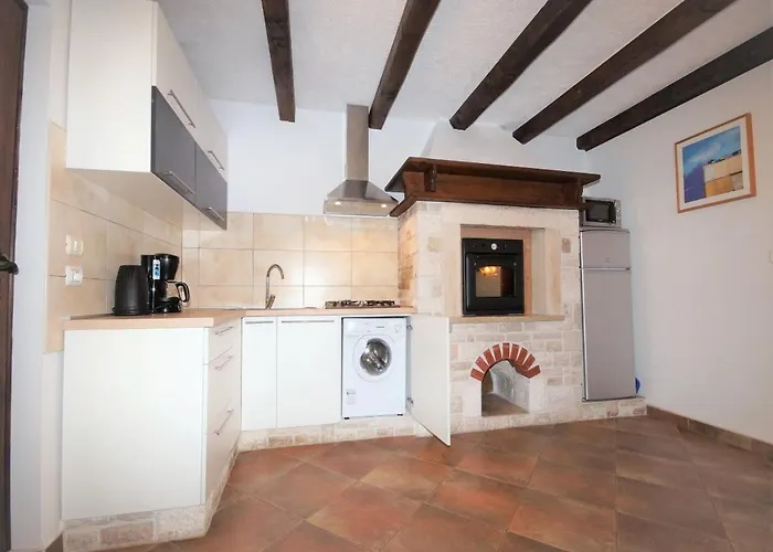 Comfort And Affordable Slavica בית הארחה פולה