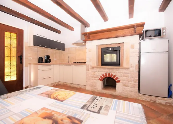 Comfort And Affordable Slavica בית הארחה