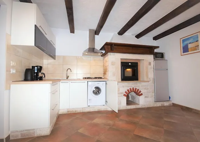 בית הארחה Comfort And Affordable Slavica פולה